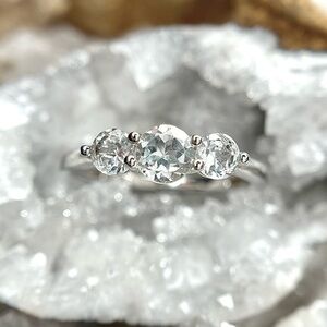 “Timeless Beauty” Beautiful White Topaz Ring! 💎 - SIZE (7)